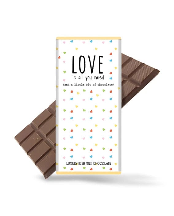 Tavoletta di cioccolato al latte: "Love Is All You Need (and a little bit of chocolate)" - "L'Amore è tutto ciò di cui hai bisogno (e un pò di cioccolato)"