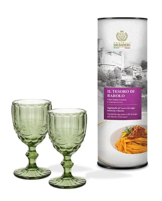 Il Tesoro di Barolo e due calici verdi