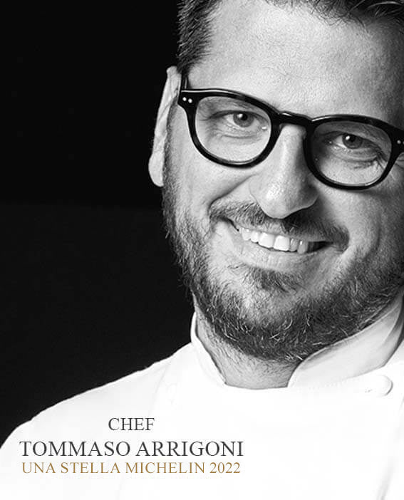 Ritratto in bianco e nero dello chef Tommaso Arrigoni con nome in basso a sinistra